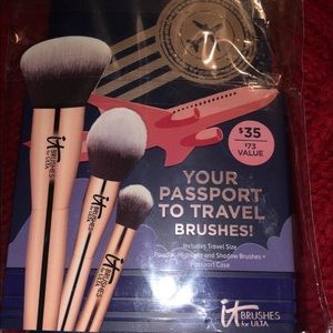 It passport brush set